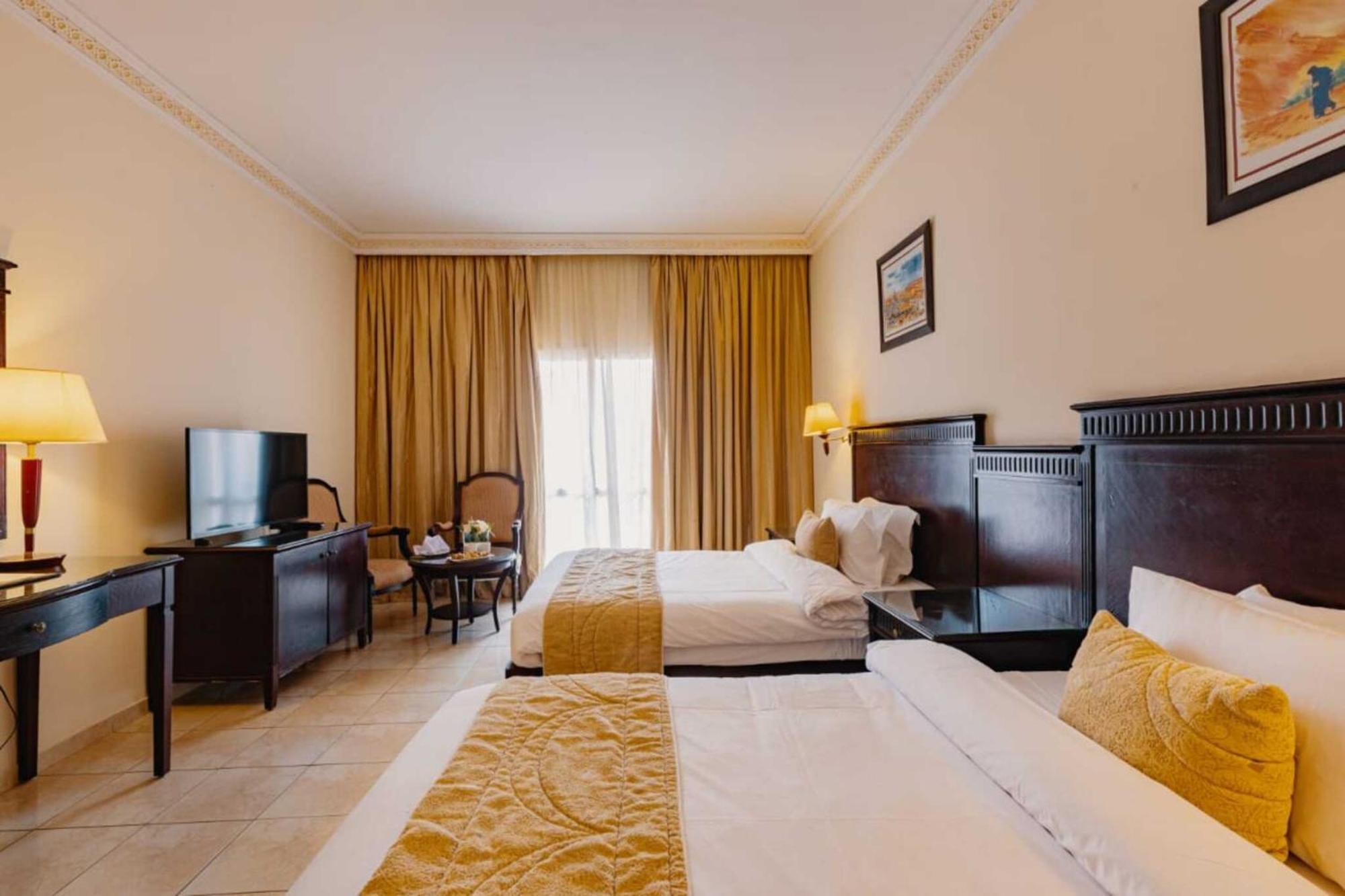Grand Mogador Agdal & Spa Marrakesh Exteriör bild A room at the hotel